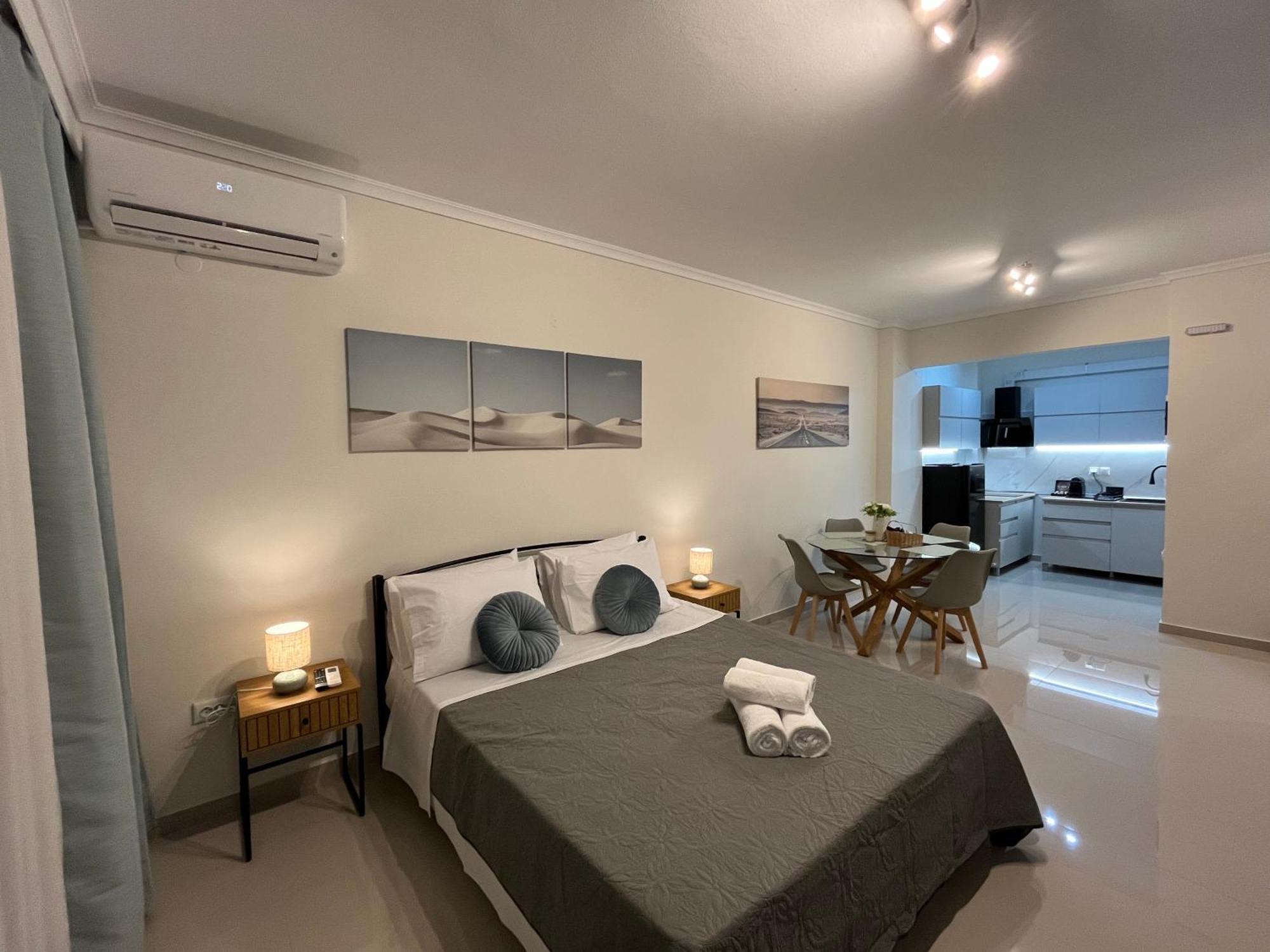 Irene Beach Front Luxury Suite Peraía Kültér fotó