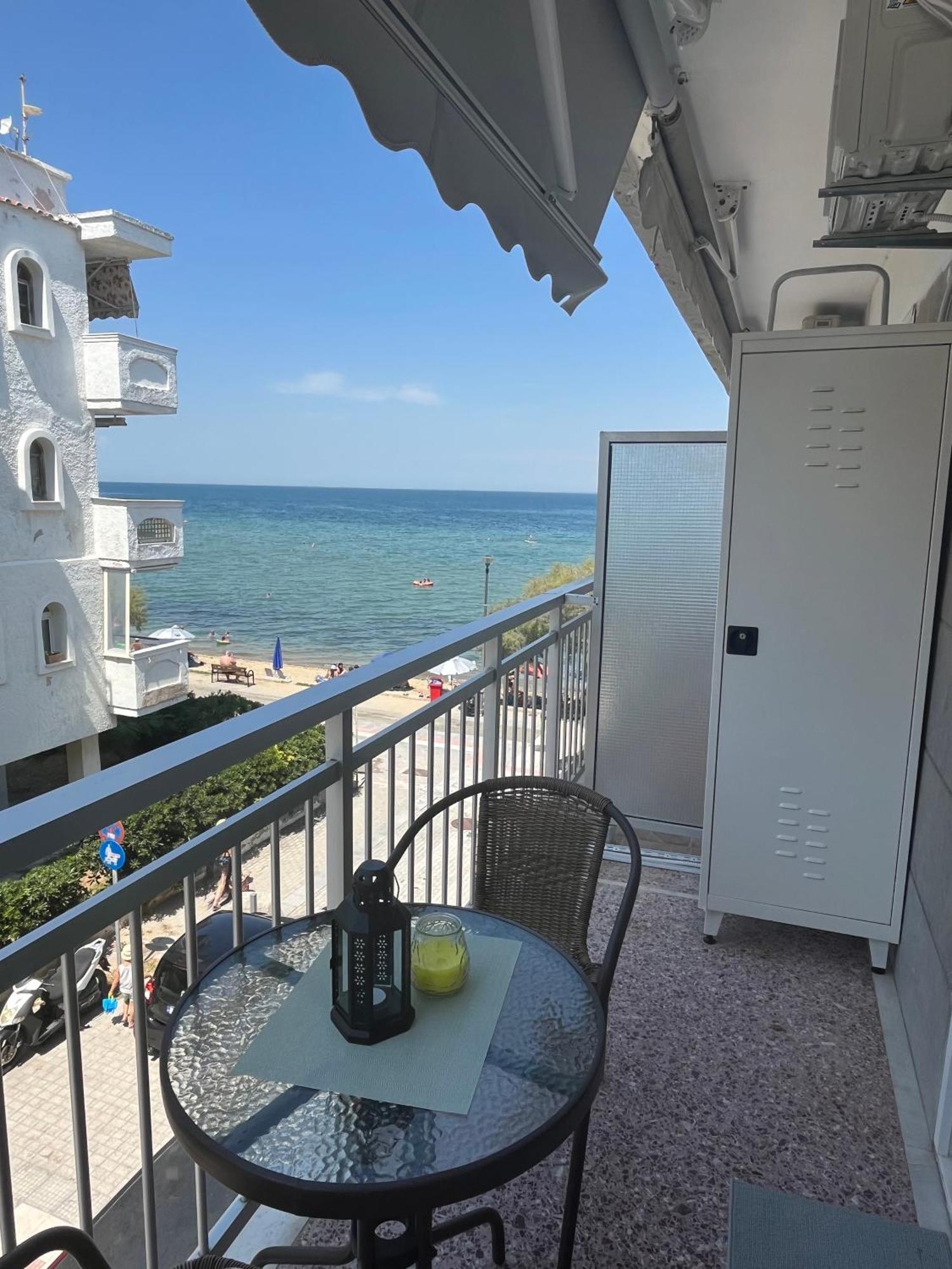 Irene Beach Front Luxury Suite Peraía Kültér fotó